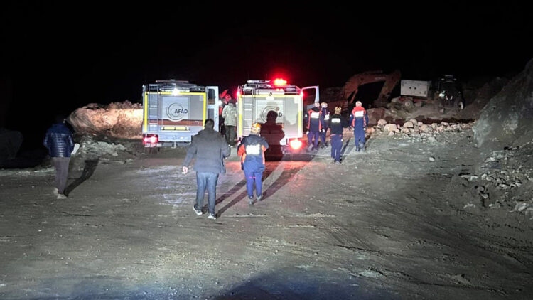 Sivas'ta demir madeni ocağında göçük; Şantiye müdürü göçük altında kaldı