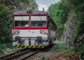 Slovakya'da tren kazası: 30 yaralı