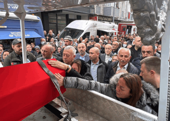 Şehit Pilot Hasan Bahar için evinin önünde helallik alındı