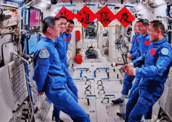 Shenzhou-20 astronotlarının Dünya'ya dönüş görevi sorunsuz ilerliyor