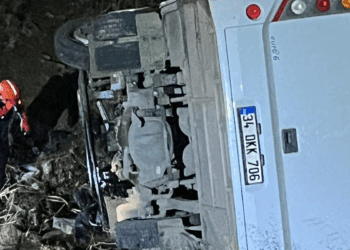 Siirt'te maden işçilerini taşıyan midibüs uçuruma yuvarlandı: 2’si ağır 15 yaralı