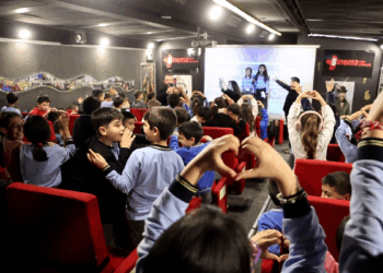 Sivas'ta 'Gezen Sinema TIR'ı öğrencileri sinema ile buluşturdu