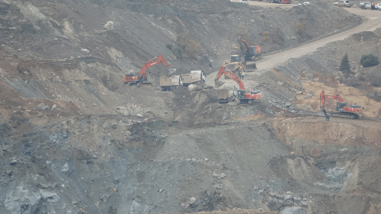 Sivas'ta göçük altında kalan şantiye müdürü aranıyor