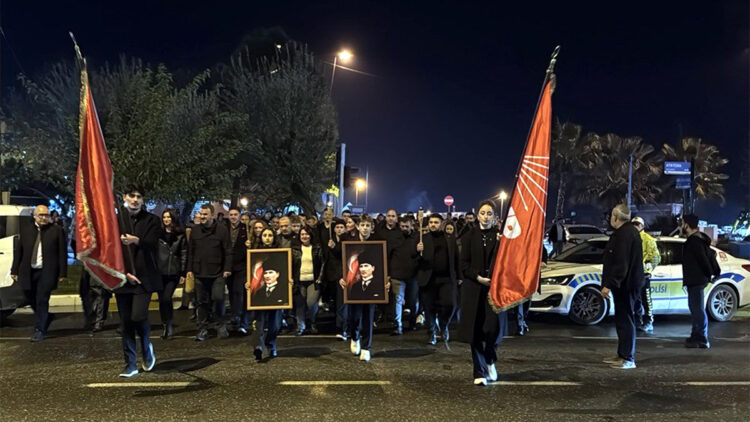 Tekirdağ'da Atatürk için sessiz yürüyüş ve saygı nöbeti
