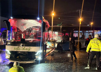 Tekirdağ'da yolcu otobüsü ile halk otobüsü çarpıştı; 9 yaralı