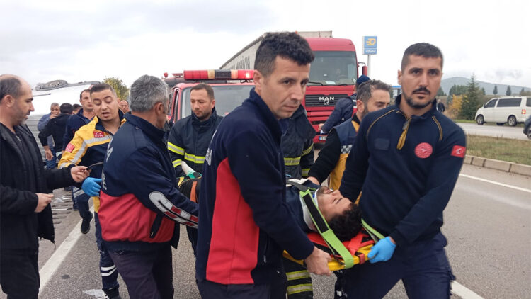 Tokat'ta minibüs kamyonete çarptı: 1 yaralı