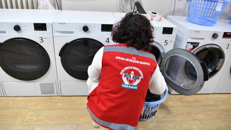 ABB'nin giysi yıkama merkezi öğrencileri bekliyor