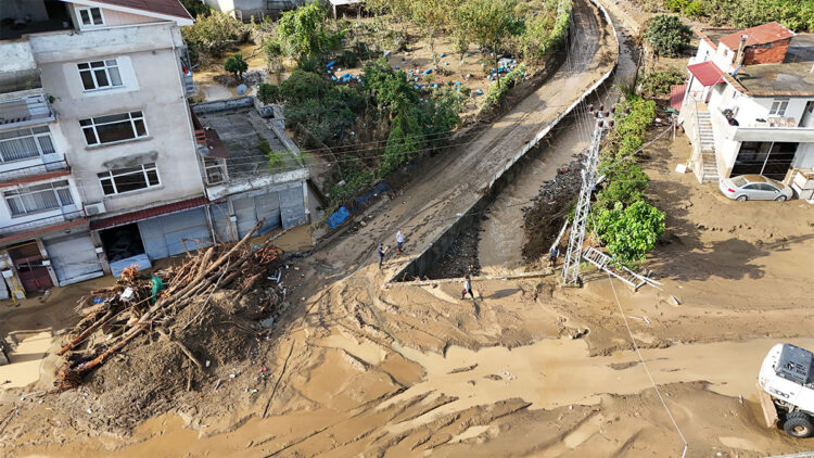 Mikro depremler heyelan sahalarını tetikledi