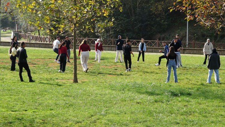 Trabzon'da sıcak havayı fırsat bilenler yayla ve parklara akın etti