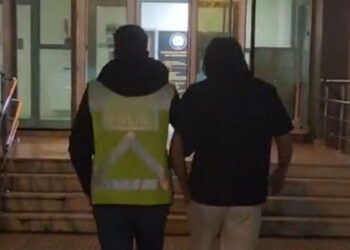 Trafik tartışmasında otomobile levye ile saldıran 2 şüpheli gözaltında