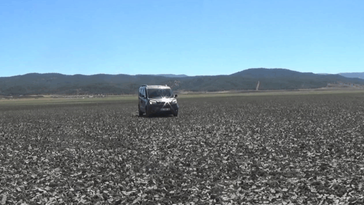 Tahtalı Barajı'nda su seviyesi yüzde 6'ya düştü; kuraklık dronla görüntülendi