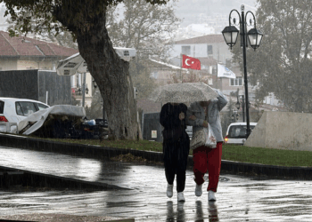 Tekirdağ'da sağanak yağış etkili oldu