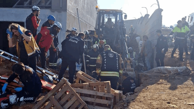 Toprak altında kalan işçi, yaralı kurtarıldı