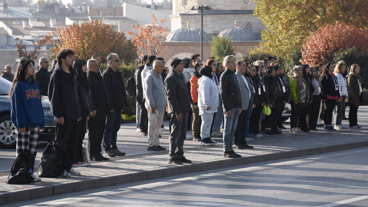 Türkiye'de hayat 9'u beş geçe durdu!