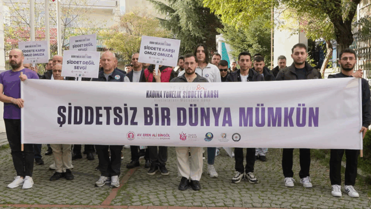 Tuzla Belediyesi personeli, kadına şiddete karşı sessiz yürüyüş gerçekleştirdi