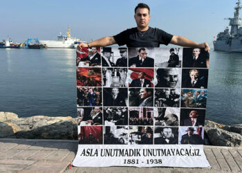 Ulu Önder Gazi Mustafa Kemal Atatürk'ü su altında andı