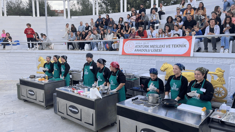 Uluslararası Milas Zeytin Hasat Şenliği renkli görüntülere sahne oldu