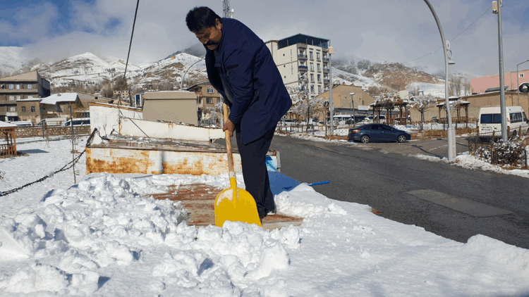 Van'ın Başkale ilçesi karla beyaza büründü