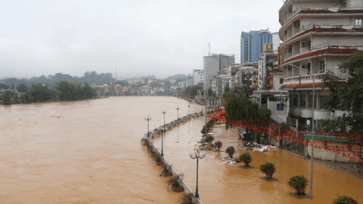 Vietnam'daki selde can kaybı 37'ye yükseldi