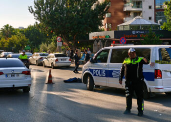 Yaya geçidinde bisikletli çocuğa çarpıp ölümüne neden olan sürücü kaçtı