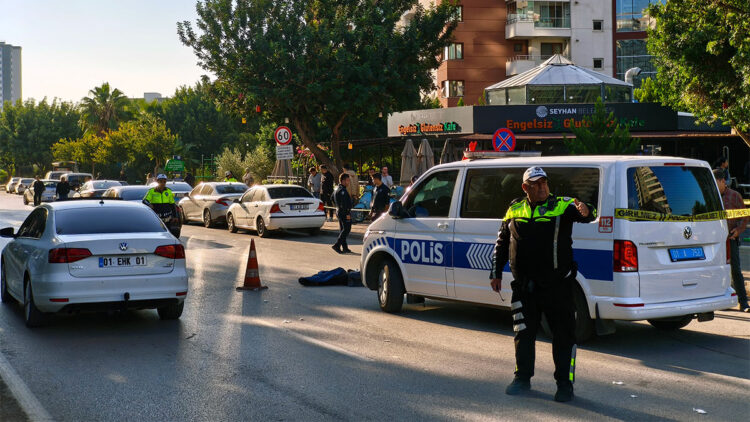 Yaya geçidinde bisikletli çocuğa çarpıp ölümüne neden olan sürücü kaçtı