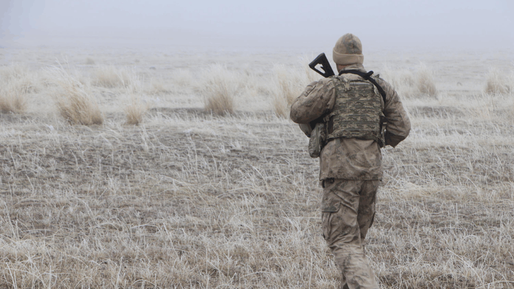Yoğun sisin etkili olduğu Erzurum'da çoban koyun sürüsüyle kayboldu