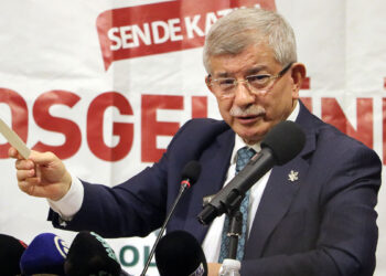Devletin bir askeri uçağı bir orman uçağı nasıl arka arkaya düşer?