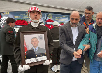 Şehit Akın Karakuş'un babası ayakta durmakta zorlandı