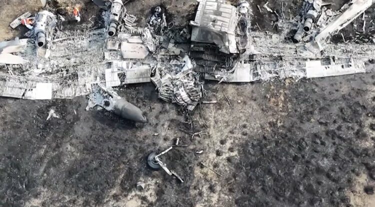 C-130 askeri kargo uçağının enkazı inceleniyor