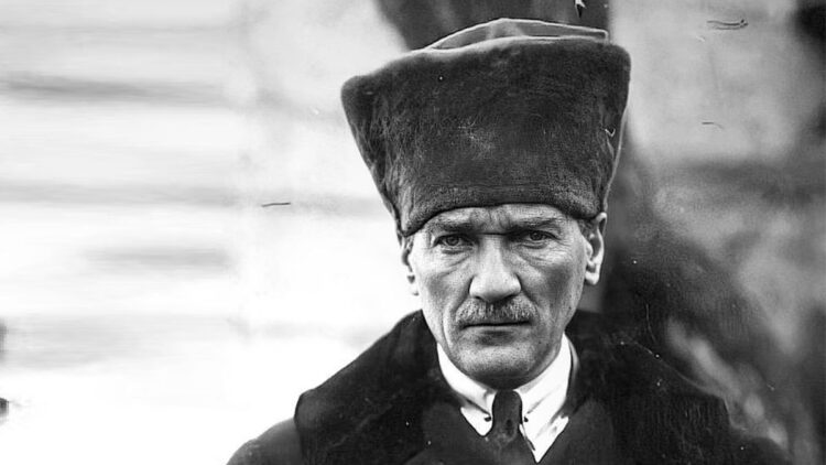 Atatürk'ü anmak yetmez; Onu anlamak, Cumhuriyeti yaşamaktır