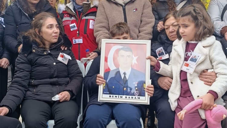 Şehit Hamdi Armağan Kaplan'ın eşinden oğluna: "Başını dik tut, senin baban kahraman"