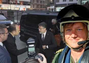 Bakan Yumaklı'dan Pilot Hasan Bahar'ın ailesine taziye ziyareti