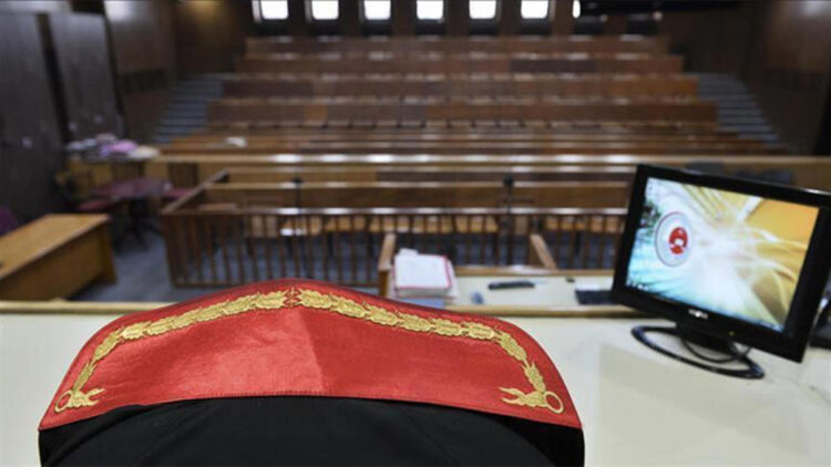 UYAP'a girip soruşturma dosyalarını kapatan katip yargılanıyor