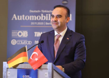 Bakan Kacır, Berlin’de 2025 Alman-Türk Otomotiv Zirvesi’nde konuştu