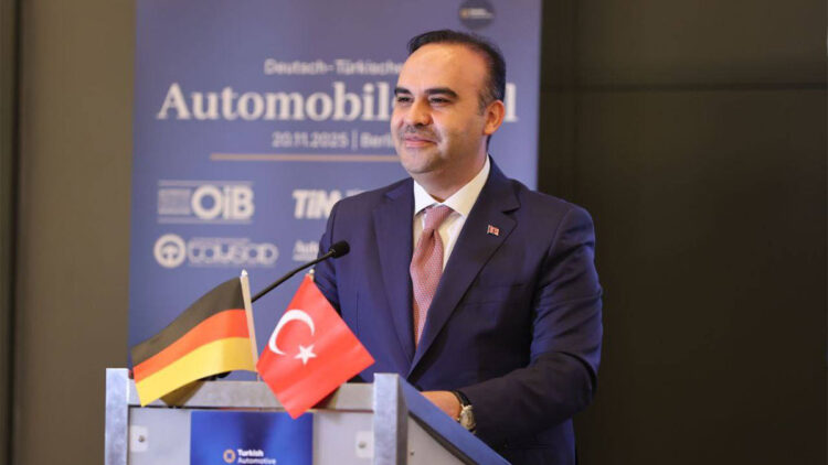 Bakan Kacır, Berlin’de 2025 Alman-Türk Otomotiv Zirvesi’nde konuştu