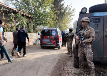 İstanbul'da organize suç örgütüne operasyon; 13 gözaltı