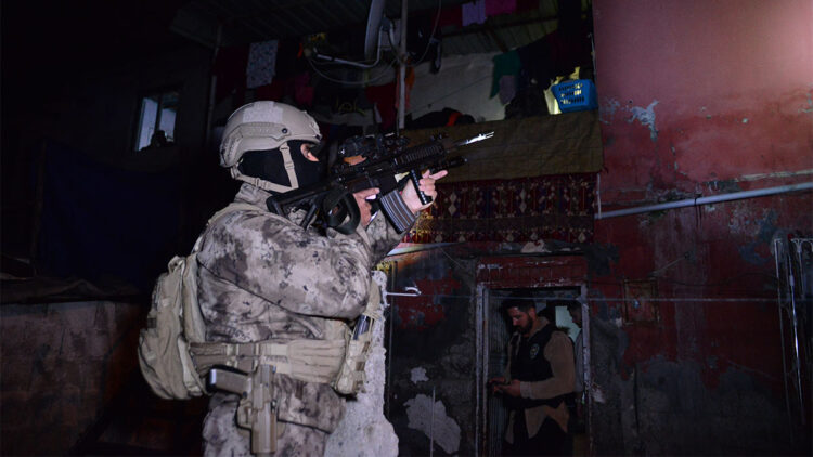 BAE istihbaratına casusluk yapan 3 şüpheli yakalandı