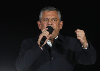 Her şeyle sen övüneceksin sıkışınca MHP'yi öne süreceksin