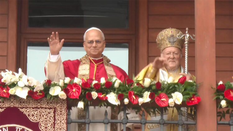 Papa 14. Leo Fener Rum Patrikhanesi'nde ayine katıldı