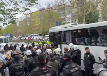 İstanbul'da yasa dışı bahis ve dolandırıcılık operasyonu; 26 gözaltı