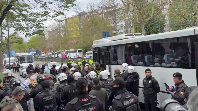 İstanbul'da yasa dışı bahis ve dolandırıcılık operasyonu; 26 gözaltı