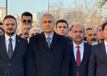 Yusuf Tekin'e Cumhuriyet karşıtı eylemlerine son vermesi çağrısı