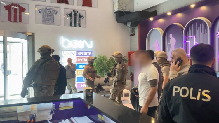 Sarıyer'de TV8-Beinsport binasına silahla giren şüpheli tutuklandı