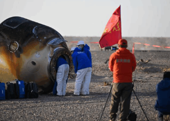 ‘Shenzhou-20’ mürettebatı Dünya'ya döndü