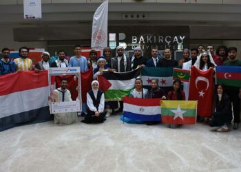 100'ü aşkın uluslararası öğrenci, İzmir'de kültürlerini tanıttı100'ü aşkın uluslararası öğrenci, İzmir'de kültürlerini tanıttı