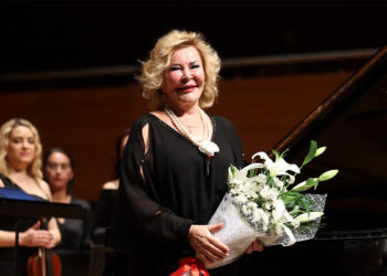 Ünlü piyanist Gülsin Onay Mozart'ın eserleri seslendirildi