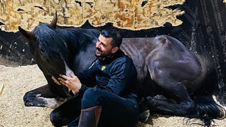 2,5 yıldır gözü gibi baktığı atını kaybetti, hikayesini kitaplaştırdı