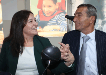 28 yıldır evli çift, kendi hayatlarındaki engelleri birlikte aştı