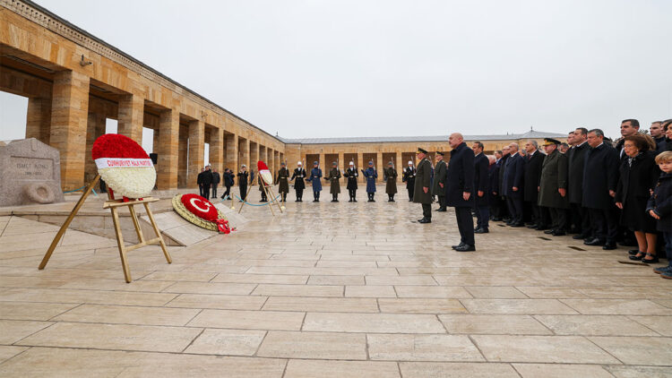 İsmet İnönü vefatının 52'nci yıl dönümünde anıldı