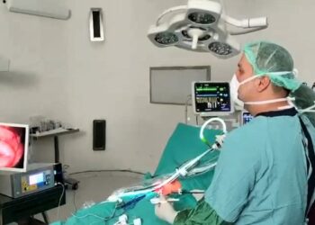 3 mıknatıs yutan bebek, laparoskopi destekli ameliyatla sağlığına kavuştu